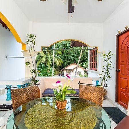 Eriksson Guesthouse Patong Esterno foto