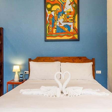Eriksson Guesthouse Patong Esterno foto