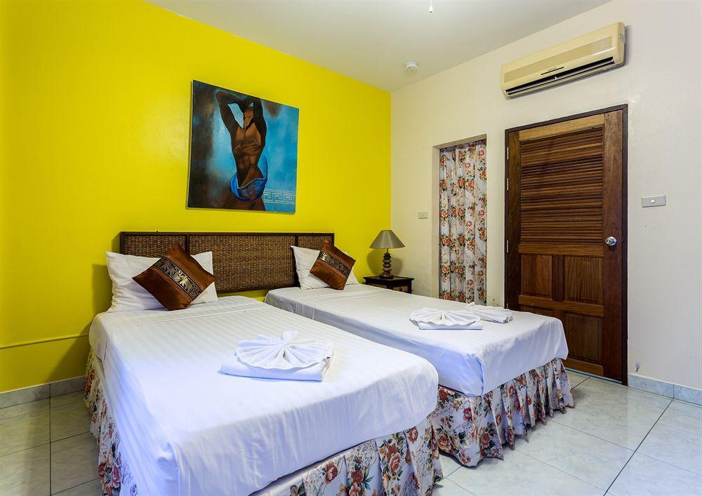 Eriksson Guesthouse Patong Esterno foto