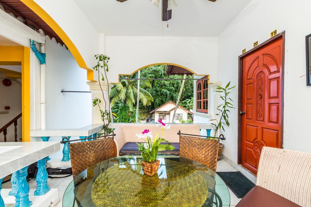 Eriksson Guesthouse Patong Esterno foto