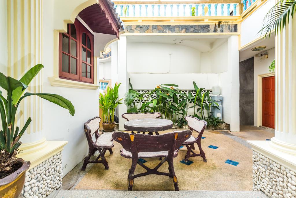 Eriksson Guesthouse Patong Esterno foto