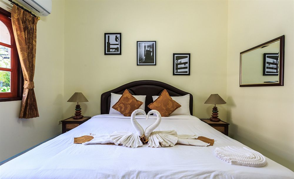 Eriksson Guesthouse Patong Esterno foto