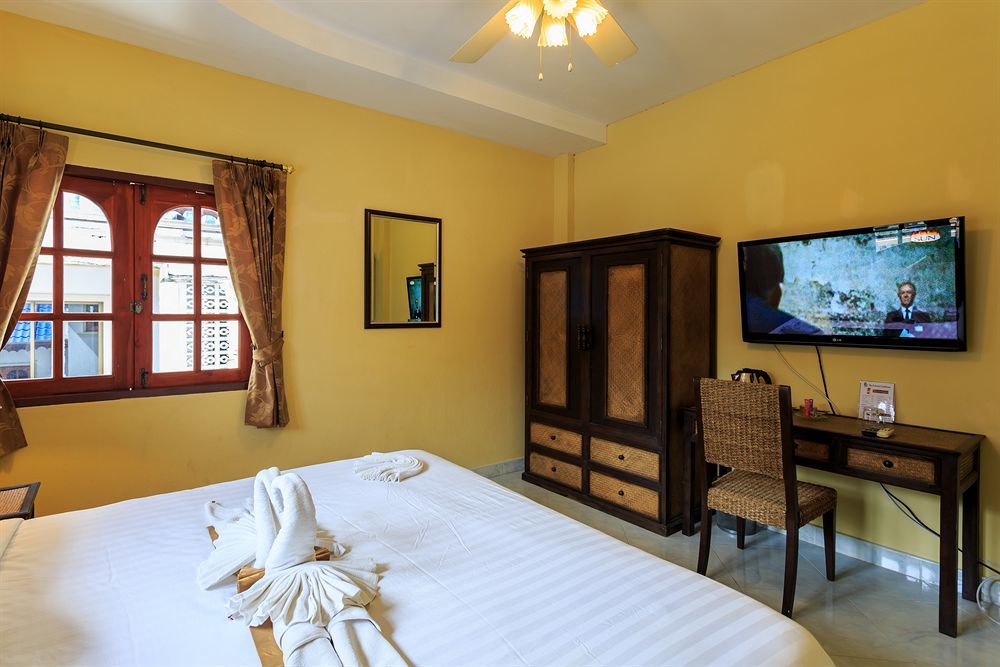 Eriksson Guesthouse Patong Esterno foto