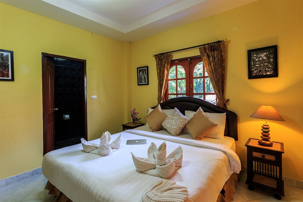 Eriksson Guesthouse Patong Esterno foto