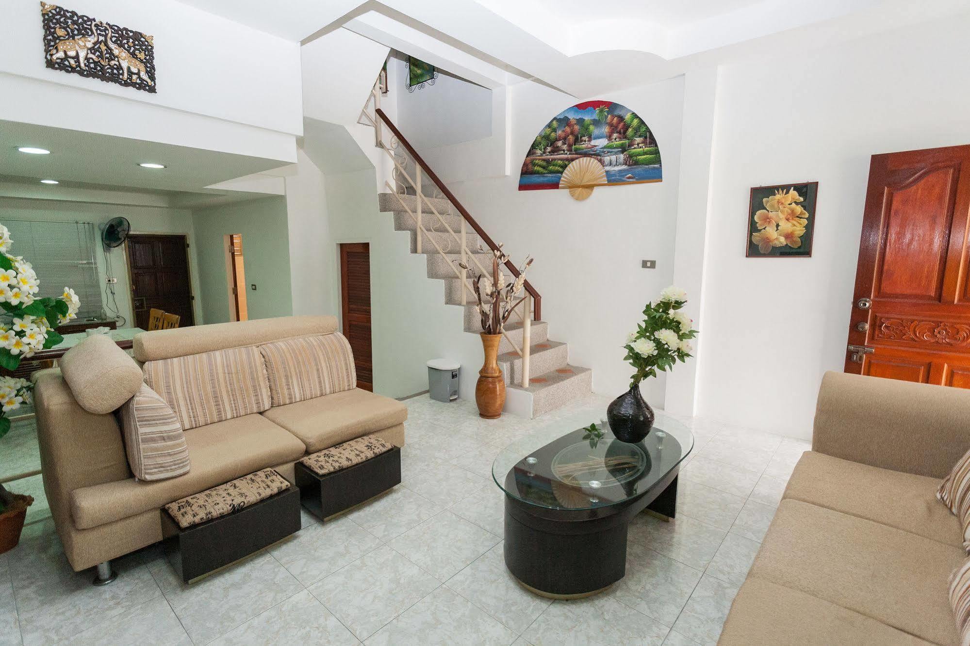 Eriksson Guesthouse Patong Esterno foto