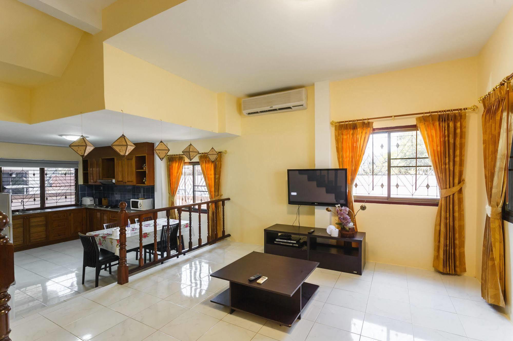 Eriksson Guesthouse Patong Esterno foto