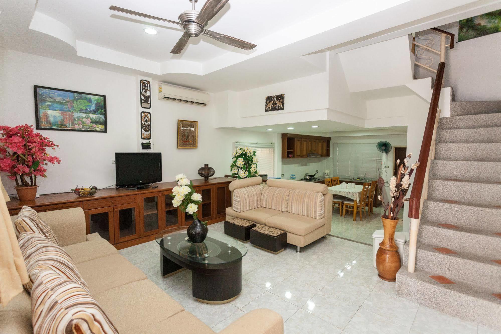 Eriksson Guesthouse Patong Esterno foto