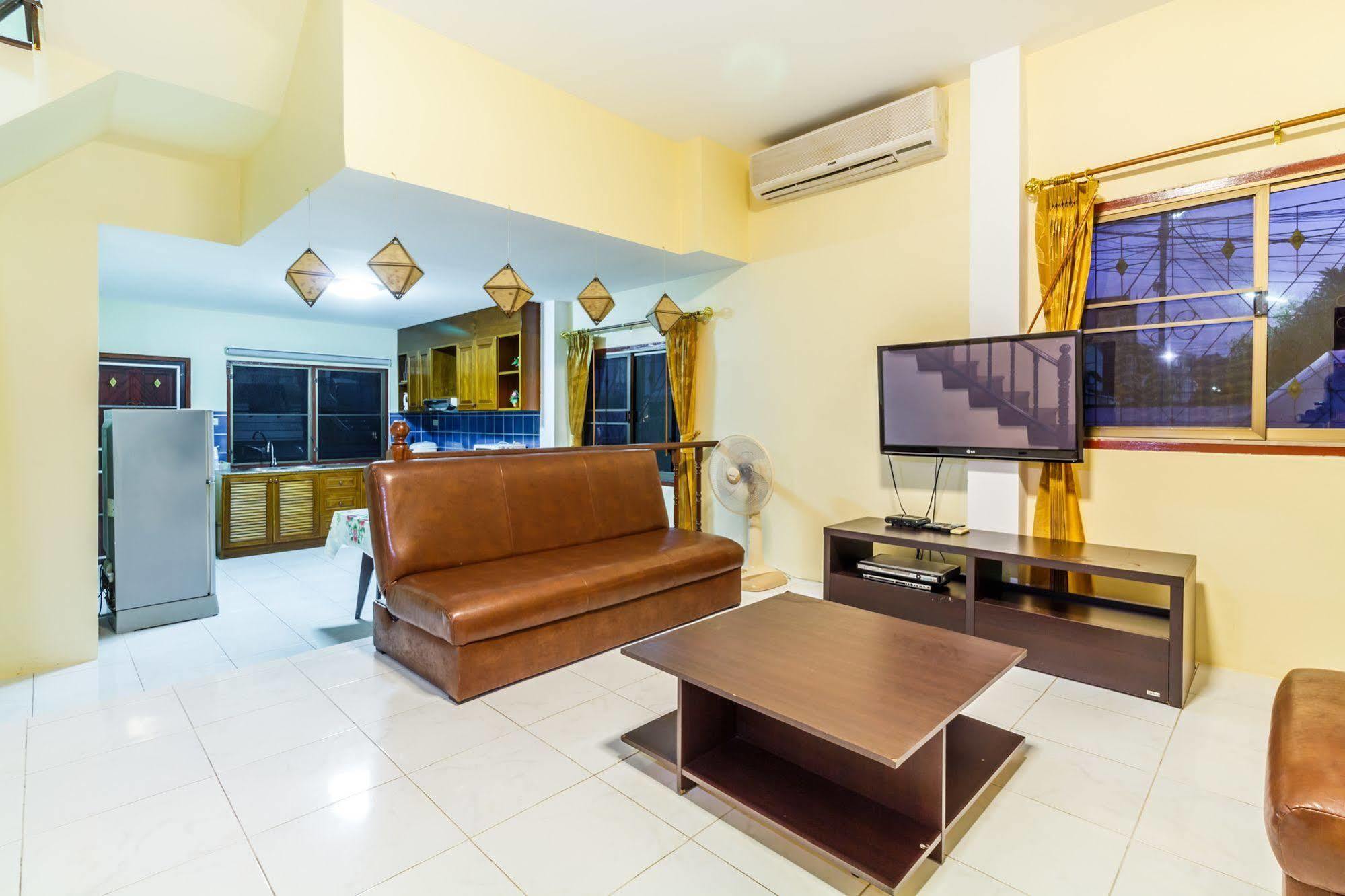 Eriksson Guesthouse Patong Esterno foto
