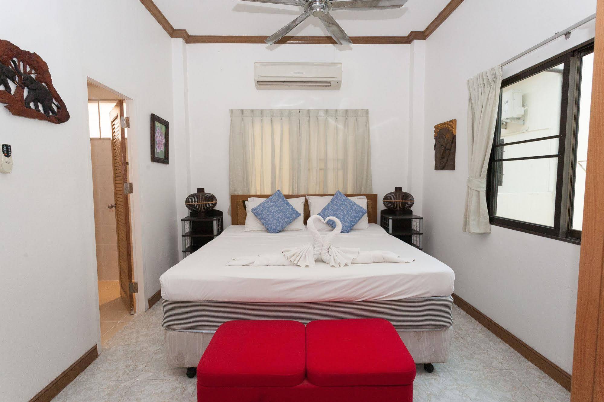 Eriksson Guesthouse Patong Esterno foto