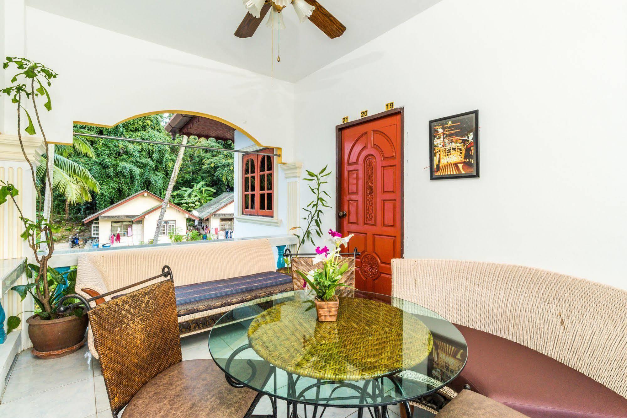 Eriksson Guesthouse Patong Esterno foto