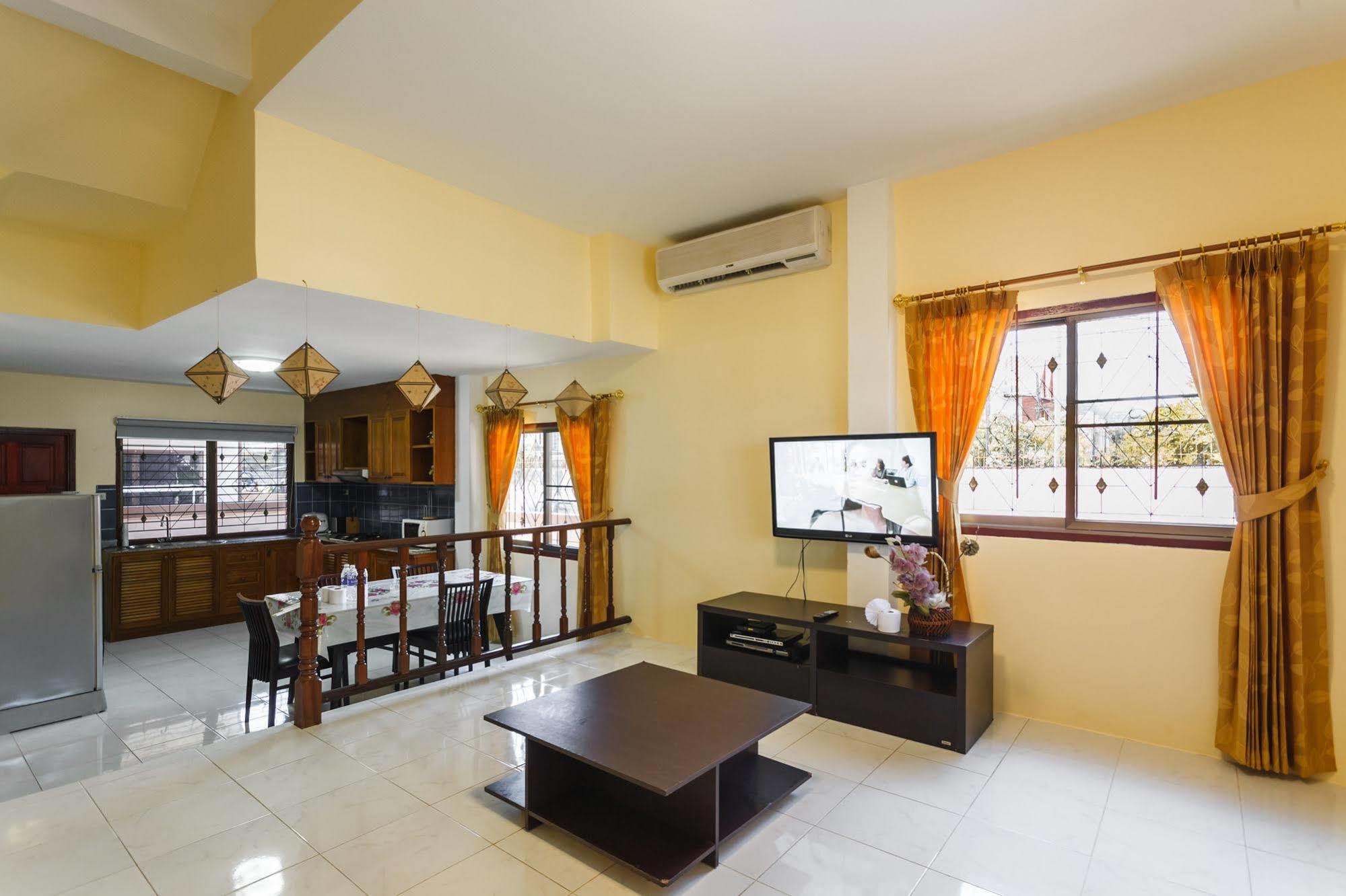 Eriksson Guesthouse Patong Esterno foto