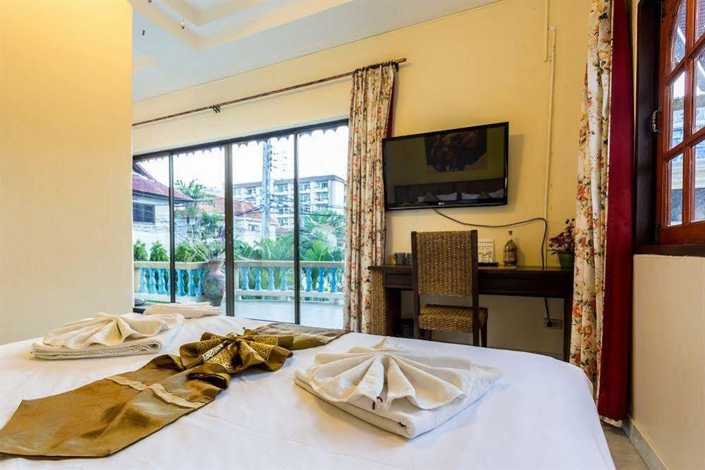 Eriksson Guesthouse Patong Esterno foto