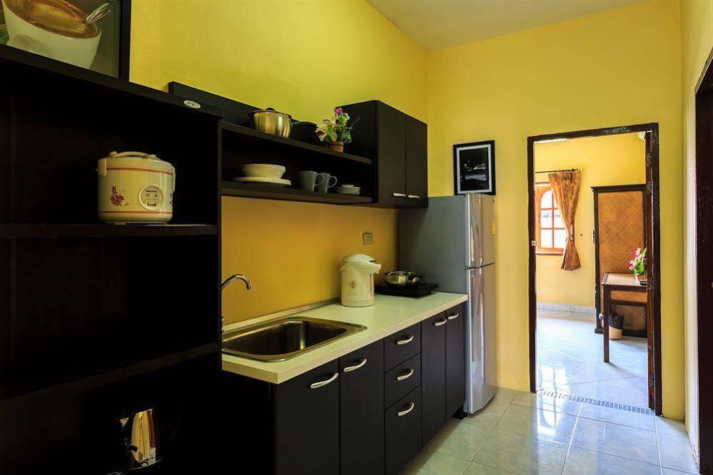 Eriksson Guesthouse Patong Esterno foto