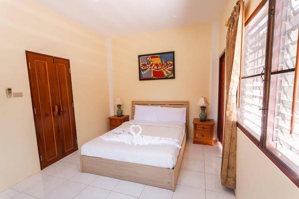 Eriksson Guesthouse Patong Esterno foto
