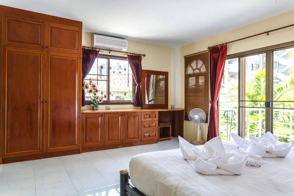Eriksson Guesthouse Patong Esterno foto