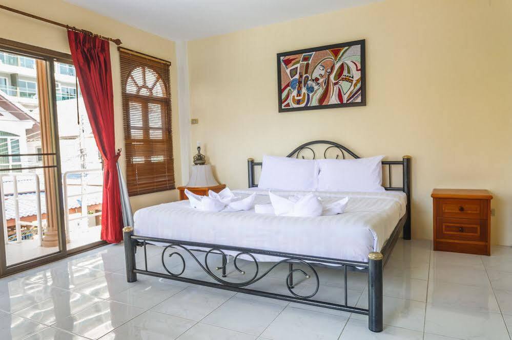 Eriksson Guesthouse Patong Esterno foto