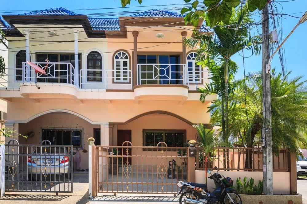 Eriksson Guesthouse Patong Esterno foto