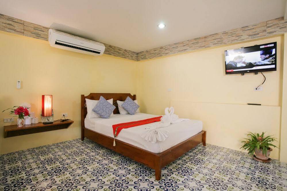 Eriksson Guesthouse Patong Esterno foto