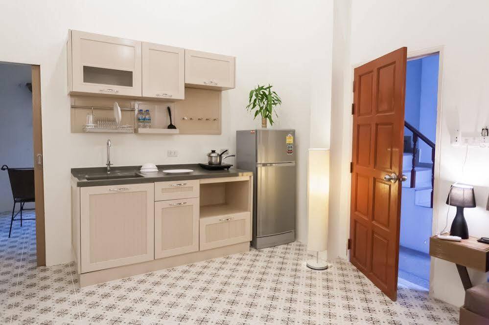 Eriksson Guesthouse Patong Esterno foto