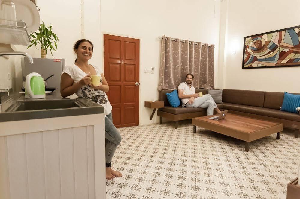 Eriksson Guesthouse Patong Esterno foto